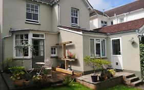 Spacious 4 Bed House In Fabulous Seaside Town